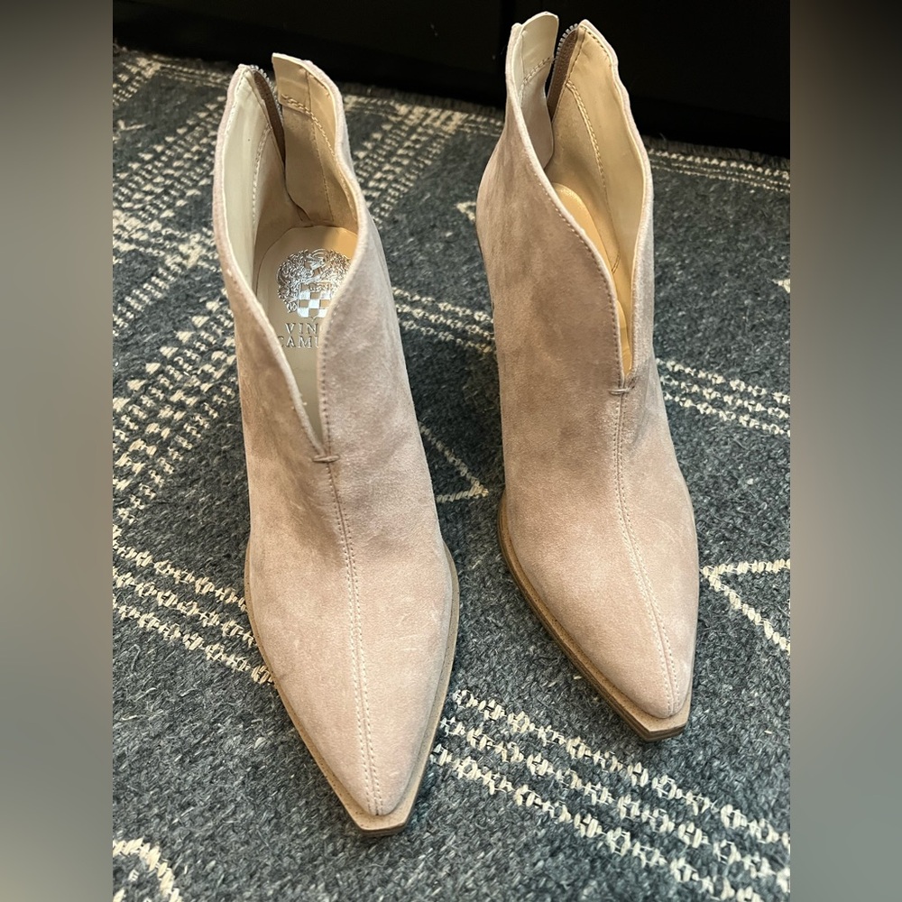 Vince Camuto Taupe suede size 6 never worn . See small mark on last picture.